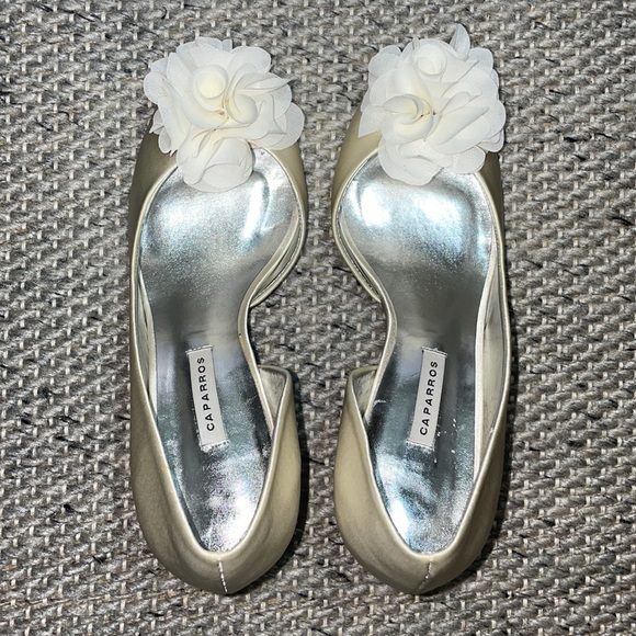 Caparros Ivory Satin Sarina Wedding shoes.  Women’s size 8.5 - Picture 7 of 12